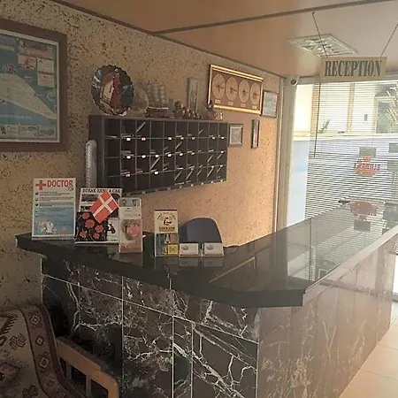 达母拉塔斯优雅公寓酒店 3* 阿拉尼亚