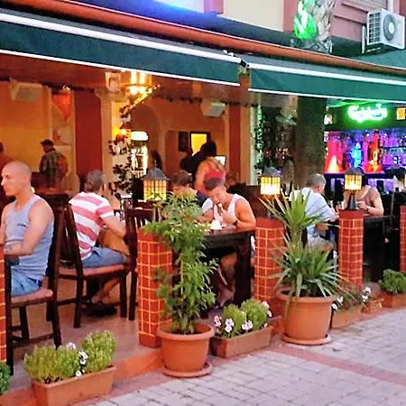 达母拉塔斯优雅公寓酒店 3*