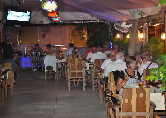 Damlatas Elegant 公寓式酒店 3*